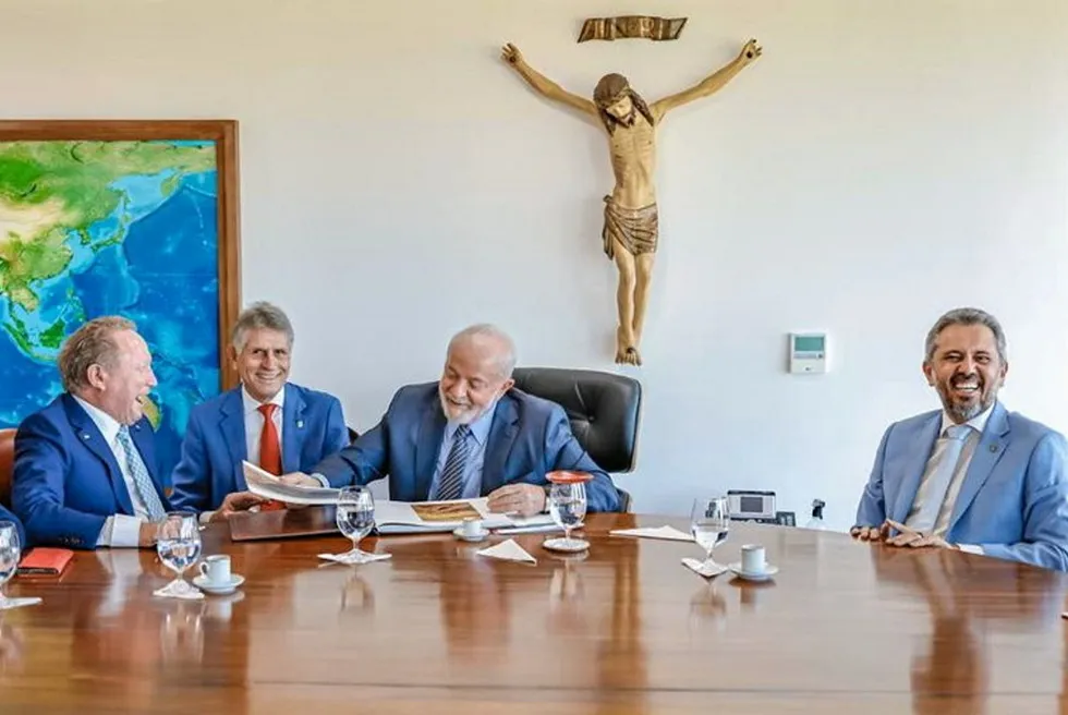 Andrew Forrest, left, meets President Lula, third left, and Brazilian officials, including Ceará governor Elmano de Freitas, right.