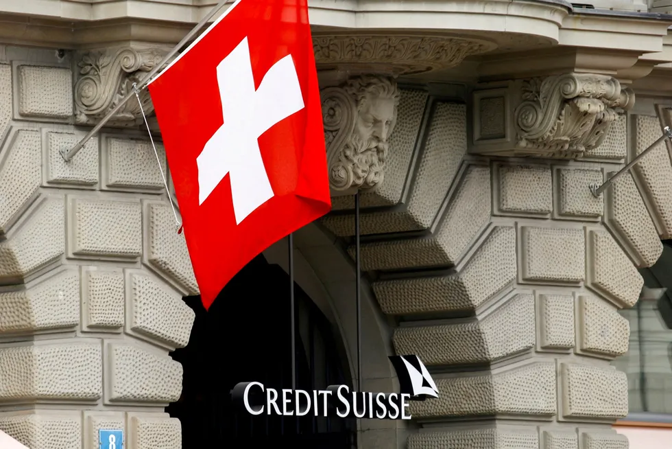 Før helgen forsøkte toppsjefen å berolige markedet – mandag stupte Credit Suisse-aksjen over ti prosent på det meste