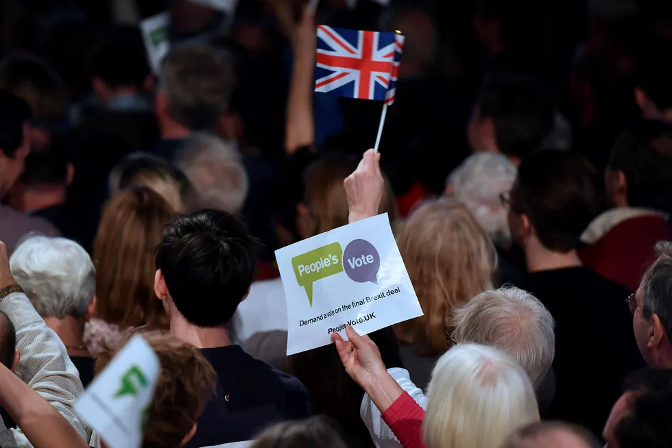 Over tusen mennesker var til stede da kampanjen «Folkets stemme» offisielt ble startet i London søndag. Foto: Ben Stansall/AFP photo/NTB Scanpix