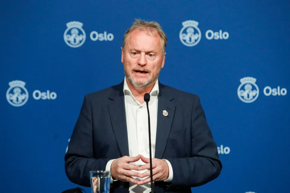 Byrådsleder Raymond Johansen er bekymret over økende antall arbeidsledige i Oslo som følge av strenge koronatiltak.