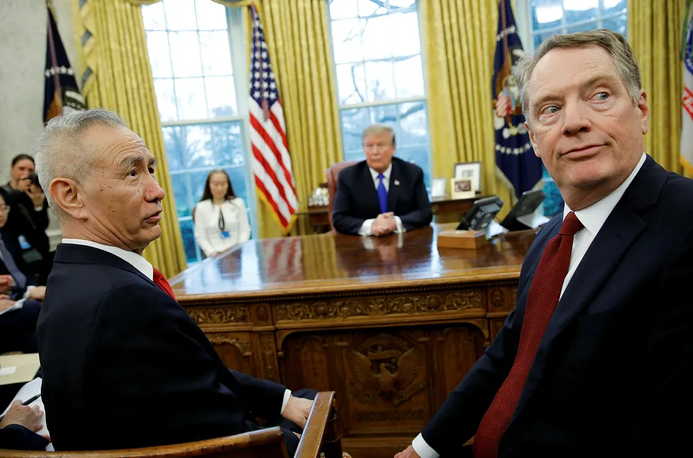 President Donald Trump og handelsrepresentant Robert Lighthizer var uenige om en intensjonsavtale er juridisk bindende under et møte med en kinesisk handelsdelegasjon. Det går sannsynligvis mot et gjennombrudd i handelsforhandlinggene.