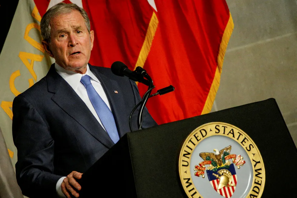 USAs tidligere president George W. Bush mener det ikke hersker tvil om russisk innblanding i valget. Her under et foredrag ved militærakademiet West Point i New York i fjor høst. Foto: Brendan McDermid/Reuters/NTB Scanpix