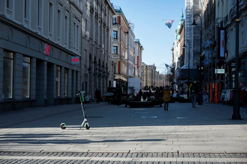 Karl Johans gate i Oslo var nær folketom fredag 13. mars.