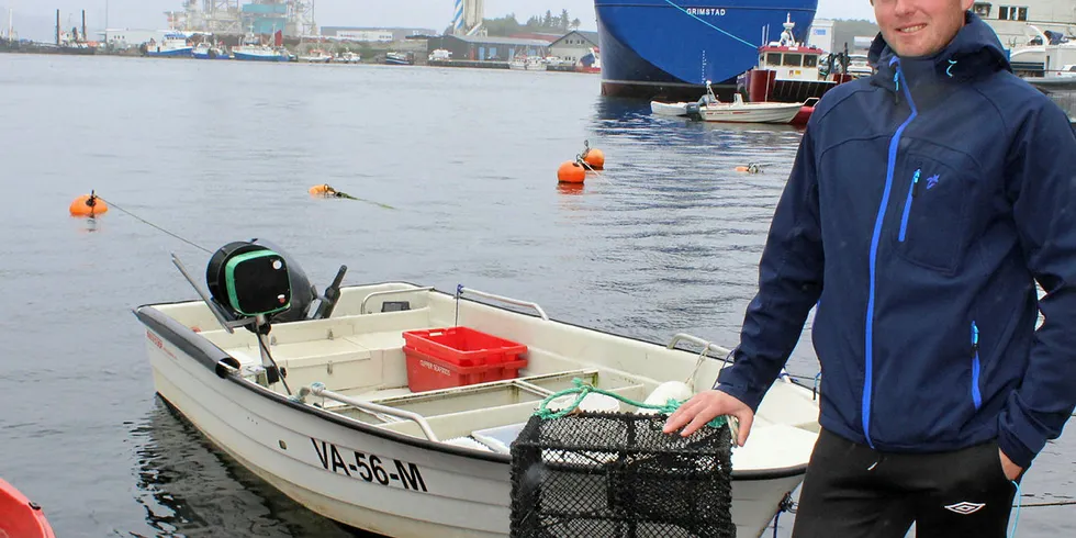 GODT FORNØYD: Mandal-fiskeren Henrik Lunde (22) fikk i alt 12.000 fisk på de to første ukene i leppefisk-sesongen.