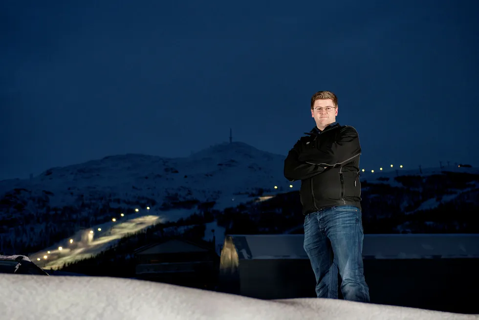 Jon-Inge Fæster (27) ville ikke bruke tre år på studiespesialiserende fag på videregående. Han tok i stedet fagbrev som rørlegger og søkte seg inn på ingeniørutdannelse via den såkalte «y-veien». Foto: Foto: Kjetil Janson