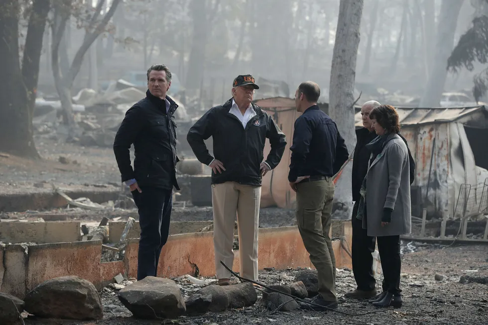 USAs president Donald Trump hadde med seg gode råd da han møte offentlige representanter og ofre for de voldsomme skogbrannene i California.