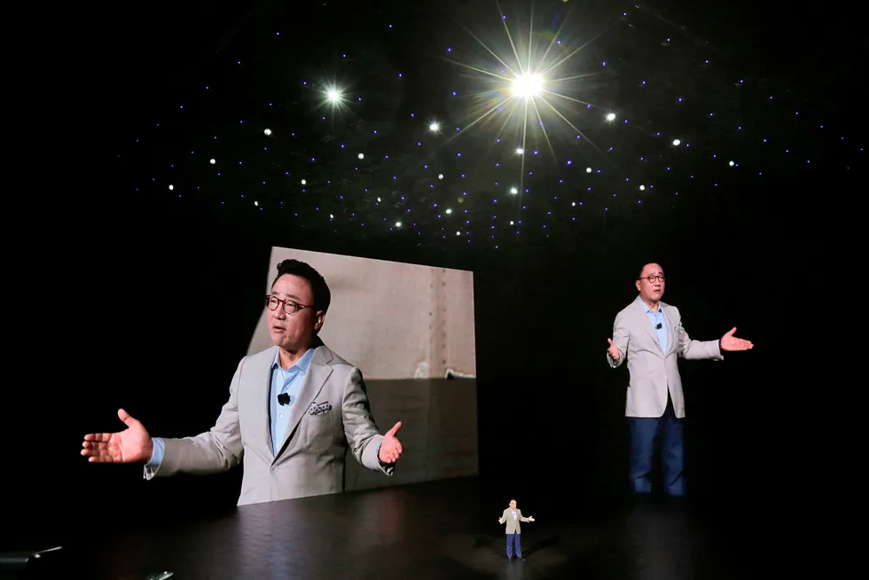 Koh Dong-jin (dj Koh) er et kjent ansikt når Samsung lanserer nye smarttelefoner. 56-åringen har styrt Samsungs mobildivisjon gjennom flere kriser. Nå rykker han inn i toppledelsen som én av tre nye visestyreledere. Foto: Richard Drew/AP/NTB Scanpix