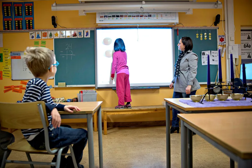 Norske elever har blitt bedre i matematikk. Likevel er det én ting som bekymrer matematikkforsker. Foto: Aleksander Nordahl