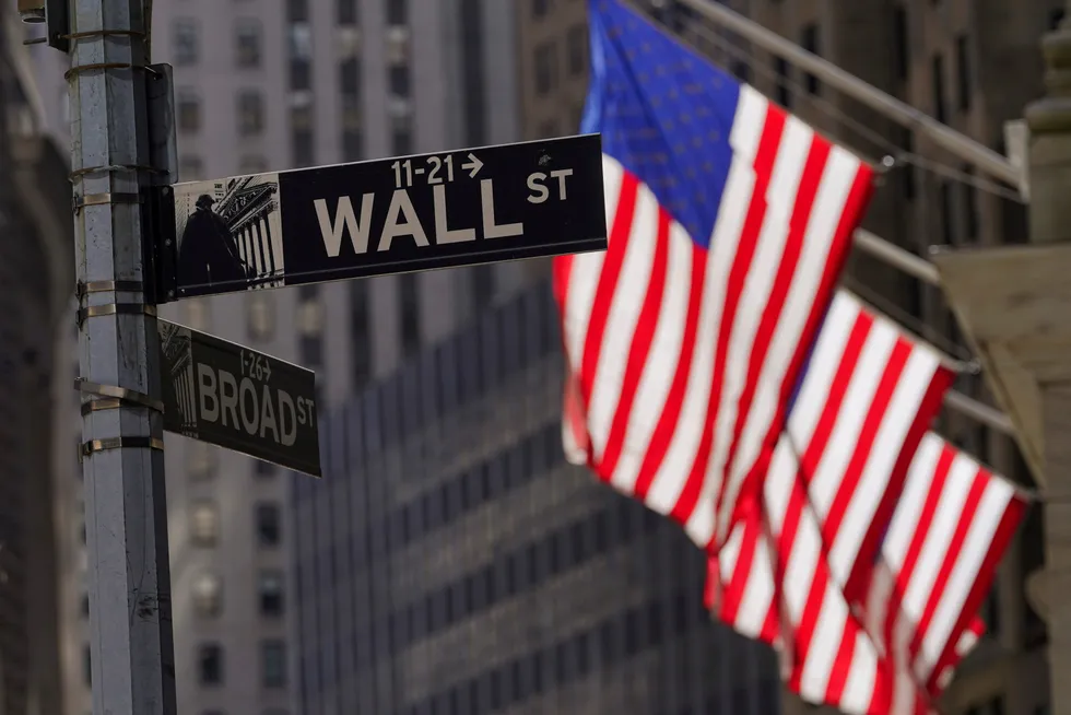 De amerikanske børsene tar mandag en fot i bakken etter det kraftige fall de siste par ukene.