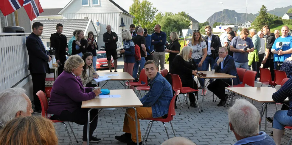 Bø kommune i Nordland er en av de kommunene som er blitt tappet for statlige arbeidsplasser, skriver Johan Williams. Bildet er fra statsminister Erna Solbergs besøk i 2020. Den første statsministeren som noensinne som besøker Bø.