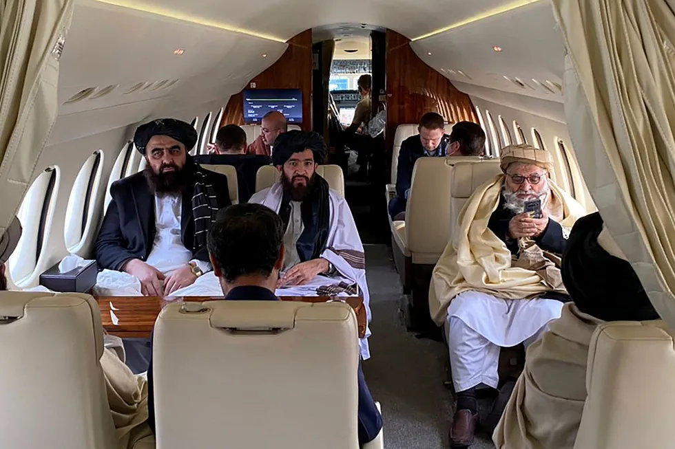 Den afghanske Taliban-delegasjonen på vei til Oslo. Uheldigvis er det slik at nå som Taliban blir mer legitim, blir også andre ekstreme grupper mer legitime, skriver artikkelforfatteren.