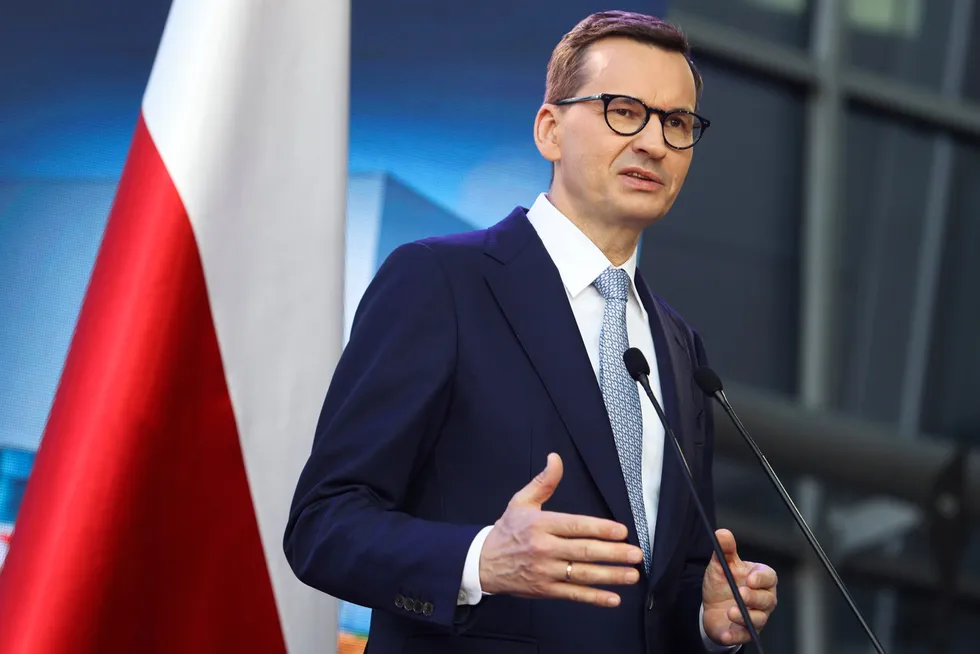 Norge bør bla opp mener Polens statsminister Mateusz Morawiecki.