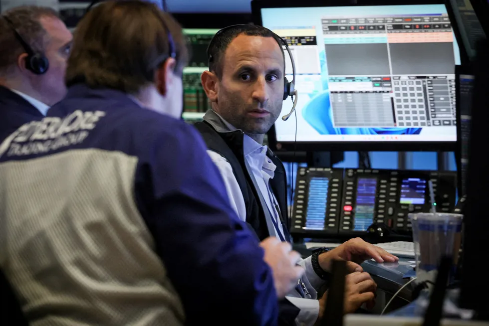 Meglere ved skjermene på gulvet i New York Stock Exchange (NYSE) i forrige uke.