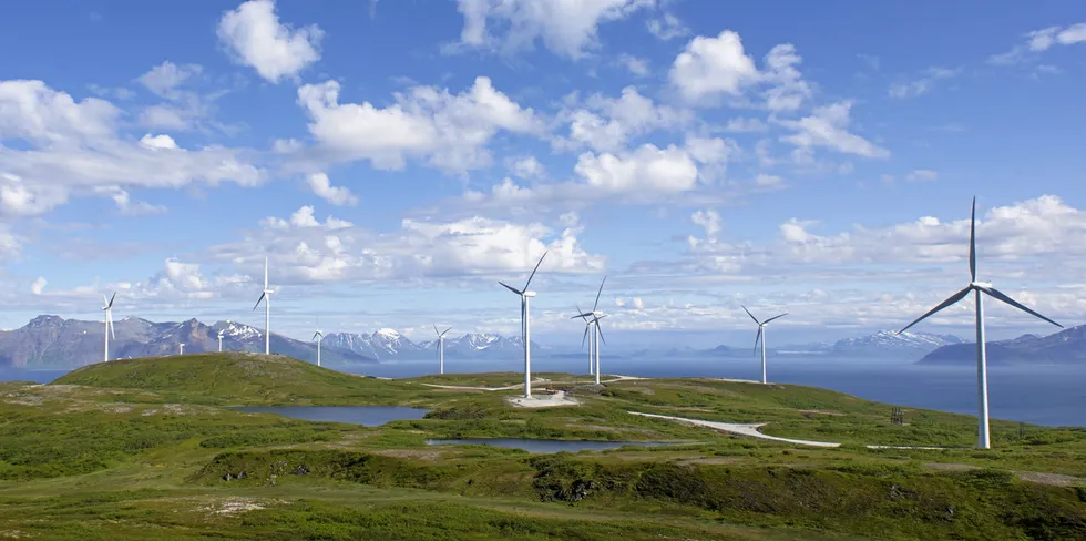 Fakken vindpark på Vannøya har i dag 18 vindturbiner. Nå kan det komme 11 til.