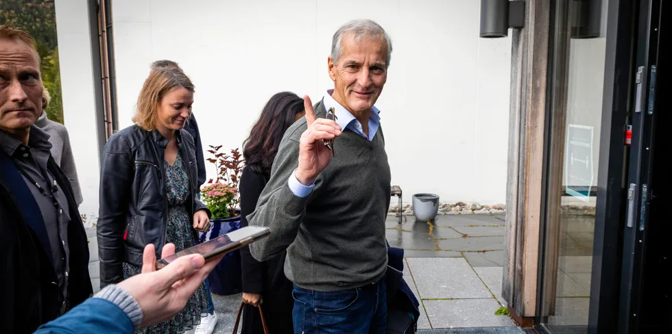 Jonas Gahr Støre avbildet ved Hurdalssjøen ved en tidligere anledning.