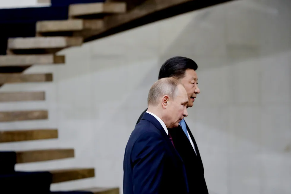 Russlands president Vladimir Putin og Kinas president Xi Jinping deler ideologi og er viktige handelspartnere, men Vesten er fortsatt viktigere for Kinas eksport.