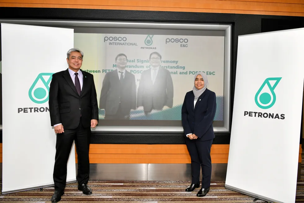 Agreement: Petronas chief executive Adif Zulkifli (left) and Petronas head of CCS Nora’in Salleh (right) flank Posco International head of energy Hwang Euy-Yong (centre-left) and Posco E&C head of hydrogen Jeong Woo Sik (centre-right) at a virtual signing ceremony