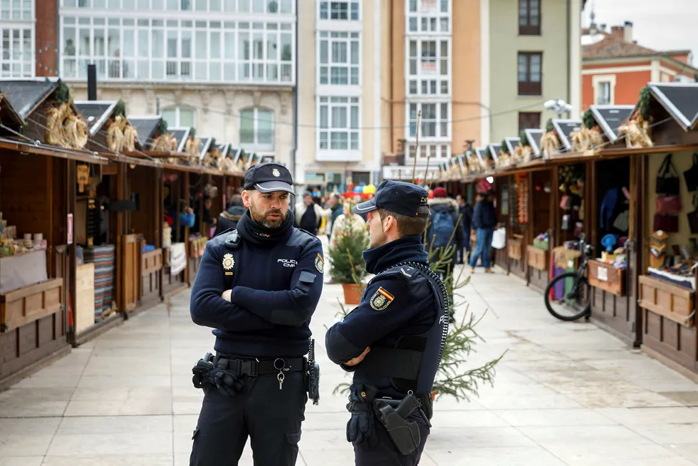 Tysklands innenriksminister Thomas de Maizière bekreftet onsdag ettermiddag at politiet leter etter en ny mistenkt etter terrorangrepet. Foto: CESAR MANSO