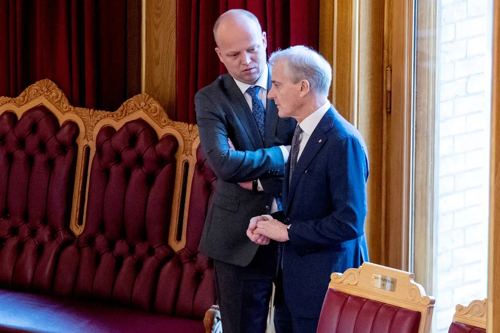 Statsminister Jonas Gahr Støre (Ap) og finansminister Trygve Slagsvold Vedum (Sp) har jobbet på spreng for å få klar en strømpakke for å ta den høyeste delen av strømregningen.