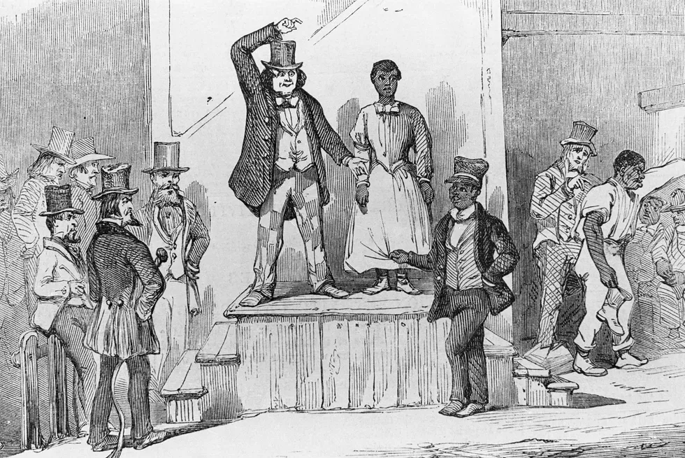 Den eneste måten å forstå general Lee «ut fra hans samtid» er å konkludere med at han var overbevist om ideen om hvit overmakt og slaveriets fornuft, sier forfatteren. Her trykk fra en slaveauksjon i Richmond i 1856. Foto: Bettmann/Getty Images