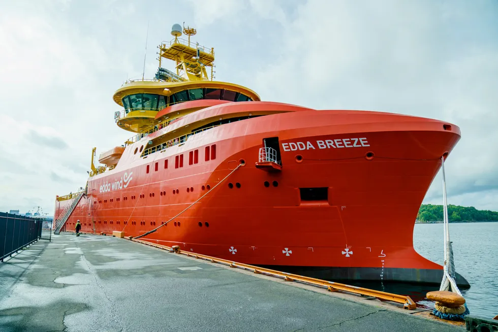 Det norske havvindskipet «Edda Breeze» er klargjort for å kunne operere utslippsfritt på hydrogen.