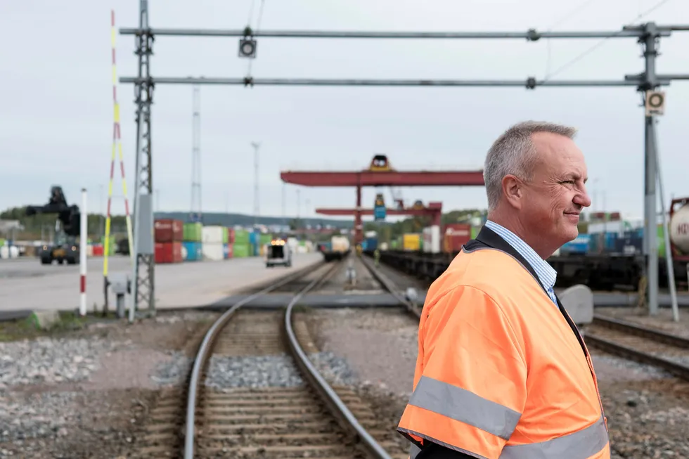 Green Cargo-sjef Bengt Fors mener han får lite ut av godstogselskapets investeringer og effektivisering fordi skinner, signaler og strøm ikke holder følge.