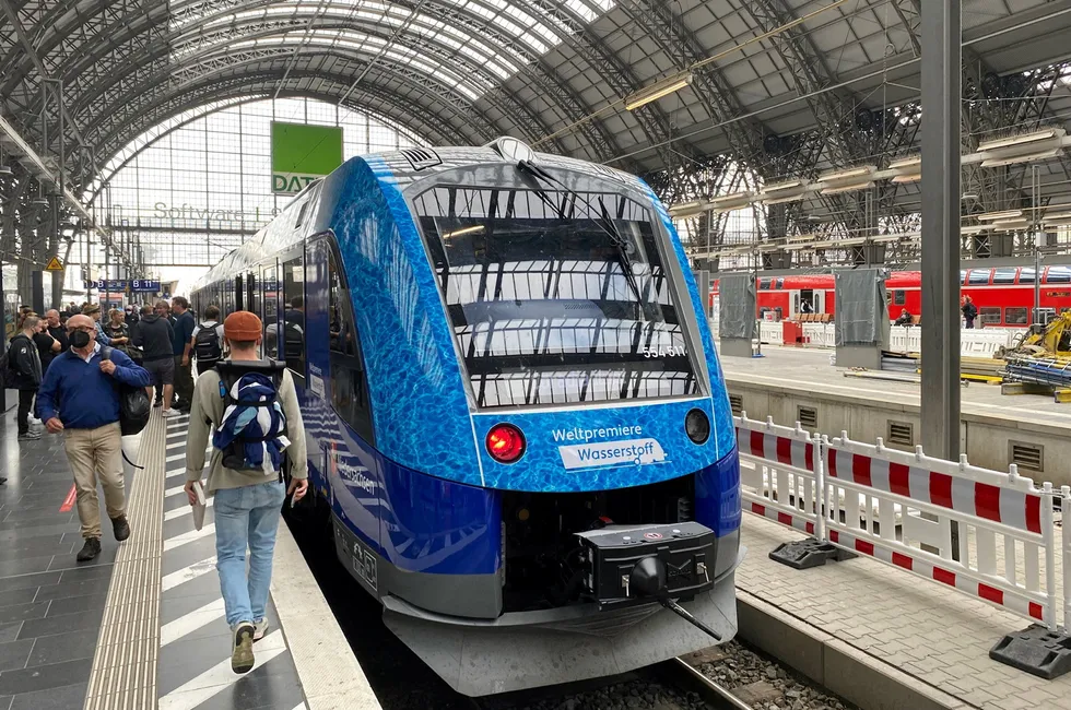 One of the 27 Alstom iLint trains at Frankfurt am Main station in September 2022.