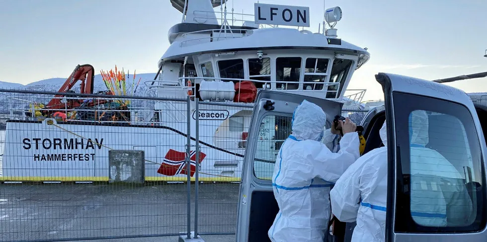 Skipperen om bord på «Stormhav» valgte å legge til havn i Tromsø mandag etter at det oppstod sykdom og mistanke om korona om bord. Hele mannskapet på 14 ble testet, og det viste seg at det ikke var koronautbrudd om bord.