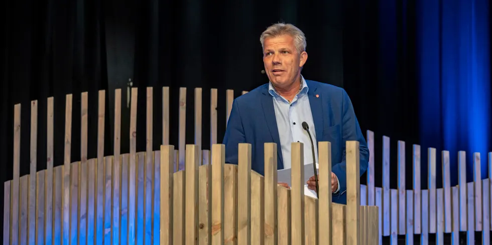 Fiskeri- og havminister Bjørnar Selnes Skjæran svarer på kritikk fra Riksrevisjonen når det gjelder ulykkesutviklingen til sjøs.