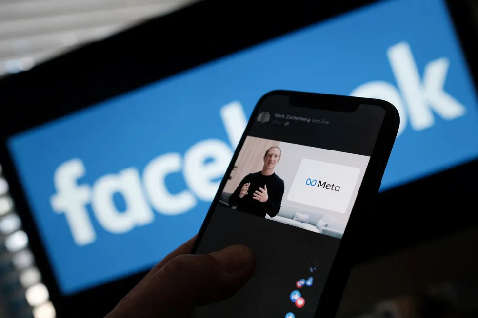 EU er særlig bekymret for Facebooks makt i annonsemarkedet. Hindres utfordrere i å finne fotfeste der, vil det hindre gode alternativer til Facebook, skriver Marion Stamnes og Lars Sørgard.