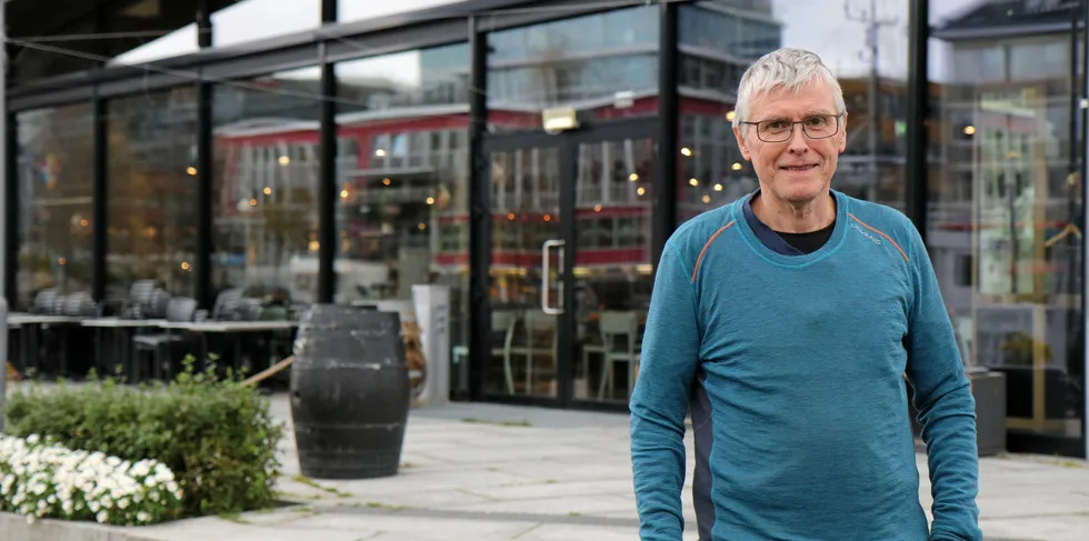 Omsetningssjef Willy Godtliebsen i Råfisklaget, sier at fiskere i området Sørøya, Øksfjord og Breivikbotn bør være ekstra obs. Der er det flere mottak som holder stengt i påsken.