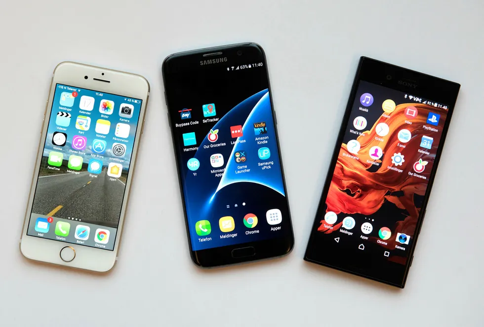 Vi setter toppmodellene opp mot hverandre. Fra venstre iPhone 7, Samsung Galaxy S7 edge og Sony Xperia XZ. Foto: Per Ståle Bugjerde