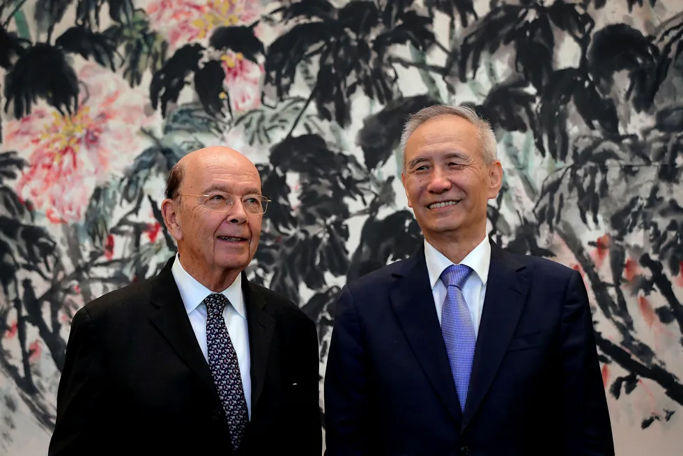 USAs handelsminister Wilbur Ross (til venstre) møtte Kinas visestatsminister Liu He i Beijing nylig. Foto: Andy Wong/Pool via Reuters/NTB Scanpix