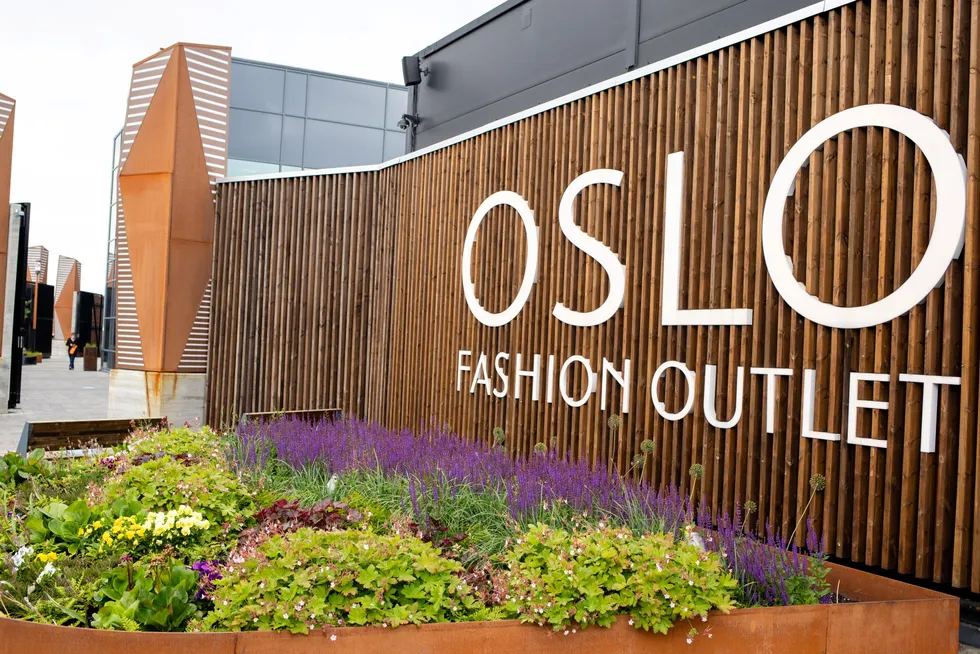Oslo Fashion outlet i Vestby har tapt 188 millioner siden 2019. Likevel har omsetningen økt i koronaåret 2020. Fasadene er blitt pusset opp i løpet av 2020.