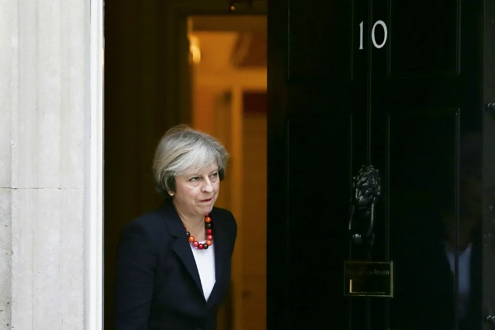 Storbritannias statsminister Theresa May har lovet å «aktivere artikkel 50 i Lisboa-traktaten» i mars – altså sette i gang den to år lange prosessen som vil føre landet ut av Europaunionen. Foto: Daniel Leal-Olivas/AFP/NTB scanpix