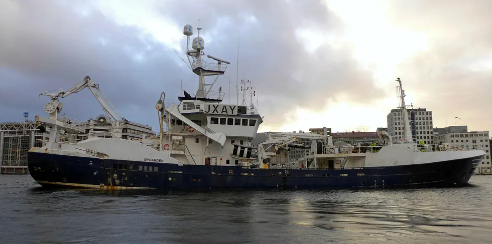 TILBAKEKJØP: Reder Ove Einarsen vil kjøpe tilbake fiskebåten «Øygarden» fra konkursboet i Sen Havfiske AS. Her er båten i Bergen i januar i år.