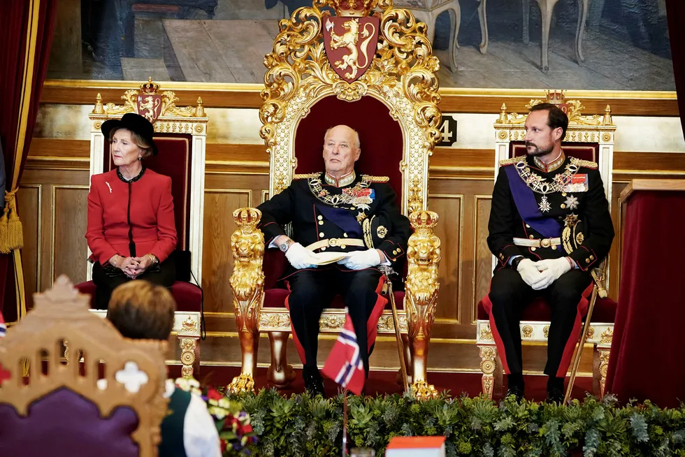 Kong Harald åpnet det 164. Storting. Med var også dronning Sonja og kronprins Haakon. Men hva skjedde ved frokostbordet på slottet noen timer tidligere?