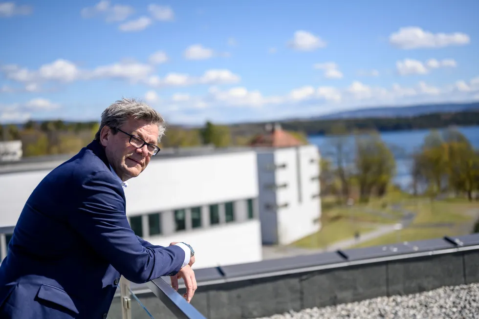 Hydrogenteknologiselskapet Zeg Power har inntatt de tidligere Kværner-lokalene på Fornebu. Nå har toppsjef Arild Selvig inngått den første kontrakten for et pilotanlegg med CO2-rensing som etter planen skal settes i drift på Kollsnes neste år.