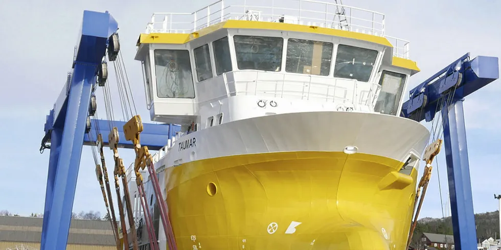 «Taumar» ble sjøsatt ved hjelp av «Karlsvogna», som kan løfte inntil 300 tonn.