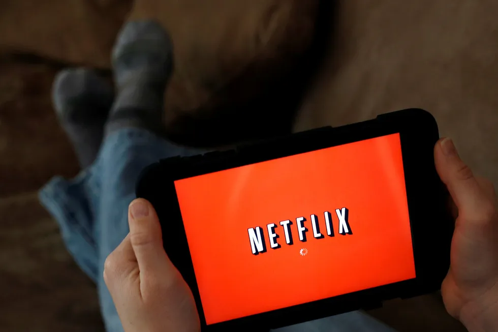 Netflix uten nett: Nå kan du laste ned innhold fra Netflix og se det når du ikke har nettilkobling. Foto: NTB Scanpix/AP Photo/Elise Amendola