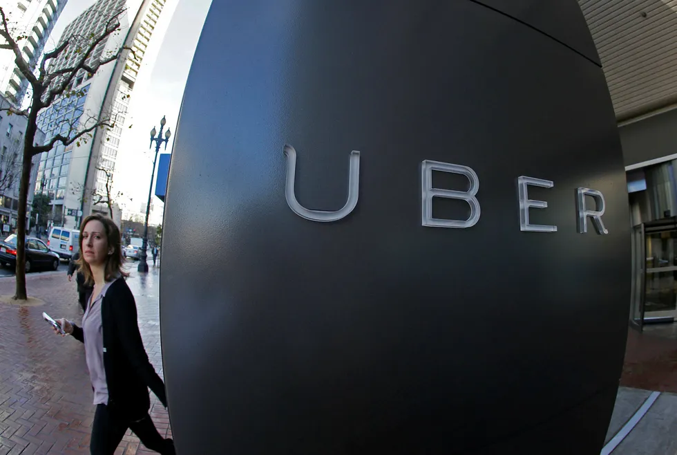 Vi lever vi under optimale forhold for nylanseringer. Å gå fra å bruke taxi til Uber krever minimalt med innsats. Men kan Uber lene seg tilbake og regne med lojale kunder?, spør artikkelforfatteren. Foto: Eric Risberg/NTB Scanpix