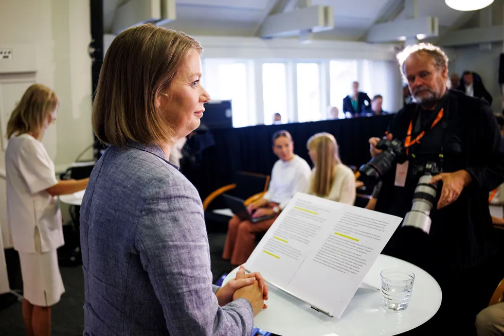 Sentralbanksjef Ida Wolden Bache la frem rentebeslutningen i Arendal.