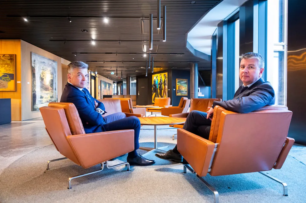 Norgessjef Peter Straume, til venstre, og sjef for investment banking Are Andersen i ABG Sundal Collier.