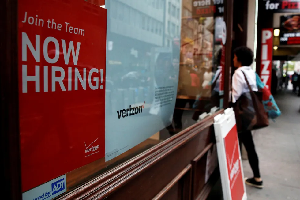 Onsdag publiserte ADP Employer Services oppdaterte tall for utviklingen i arbeidsmarkedet i privat sektor i USA. Bildet er fra Manhattan i New York tidligere i år. Foto: Brendan McDermid / Reuters