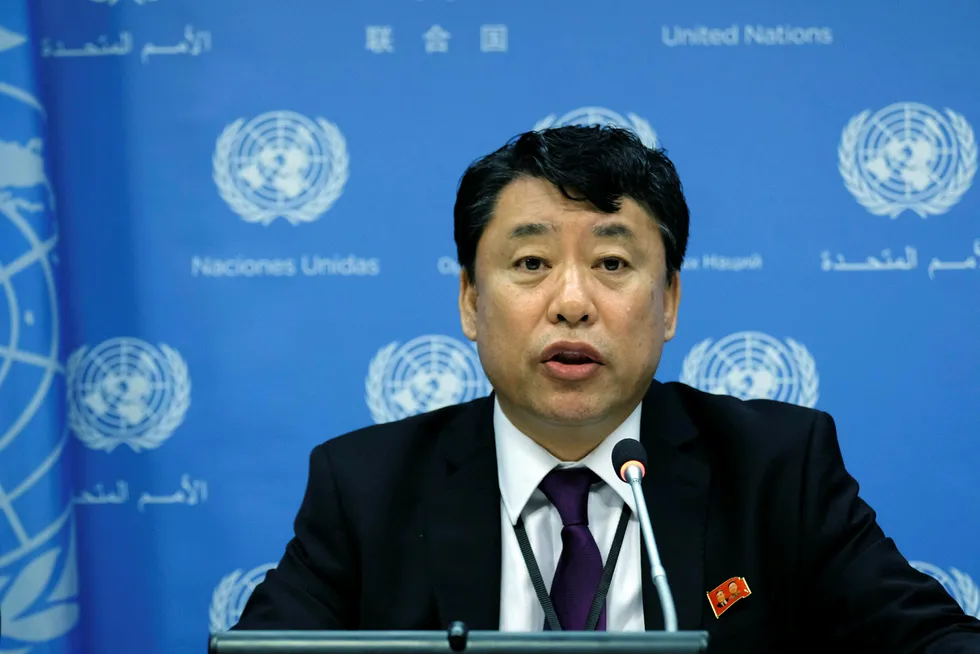 Nord-Koreas FN-ambassadør Kim In-ryong advarer USA mot å angripe. Foto: Jewel Samad/AFP photo/NTB scanpix