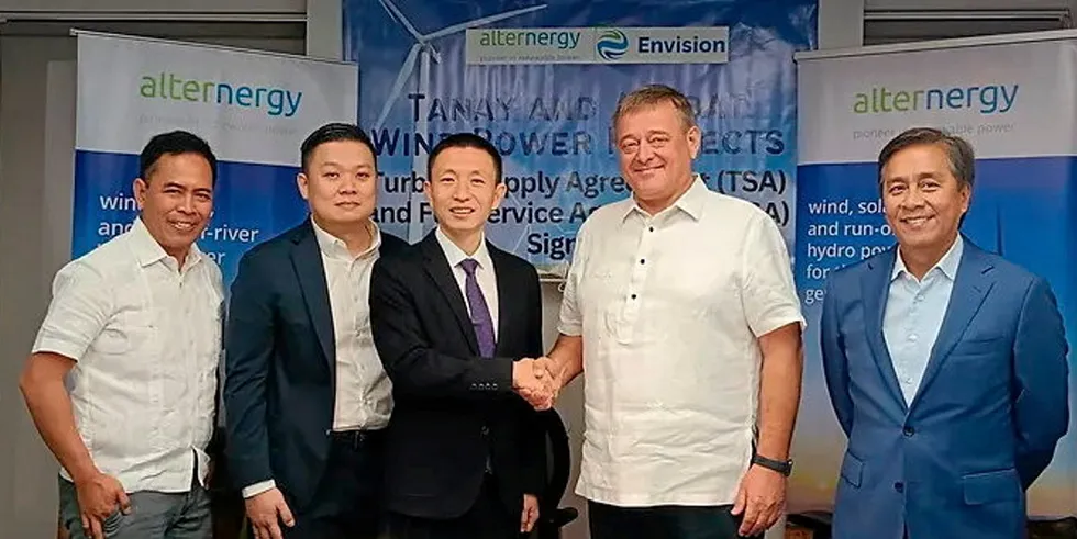 Alternergy and Envision leaders sign a contract for the supply of wind turbines for the Alabat and Tanay wind farm projects in the Philippines.