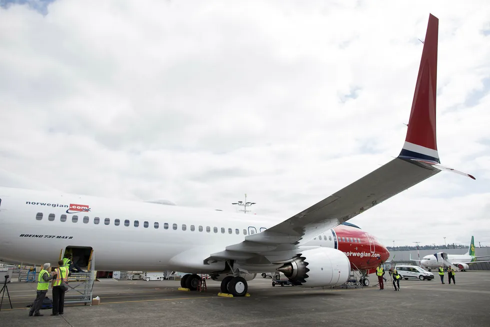 Boeings flymodell 737 Max har lenge stått på bakken, nå kutter Norwegian sine transatlantiske flyvninger med flymodellen.