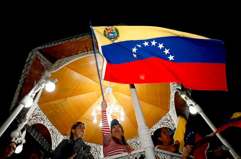 Venezuelanere demonstrerer mot president Nicolas Maduro in Guadalajara i Mexico.