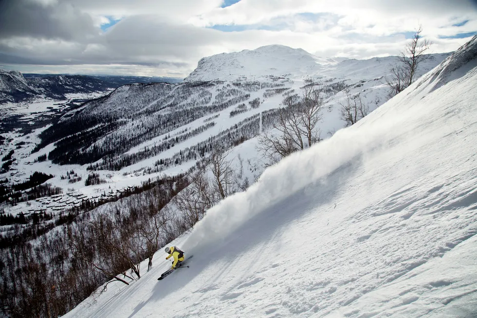 Den store andelen utenlandske gjester er blitt avgjørende for de største norske skisentrene. Her fra Hemsedal, der halvparten av overnattingsgjestene er besøkende fra utlandet. Foto: Thomas Kleiven