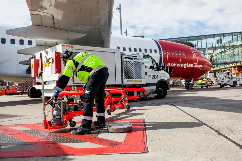 Flyselskapet Norwegian vil bruke landingsrettigheter ved Gatwick-flyplassen i London som lånesikkerhet for å få obligasjonseierne til å godta utsatt låneforfall. Her fra Oslo lufthavn Gardermoen.